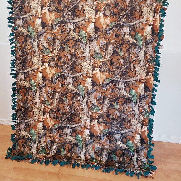 Realtree Deer Double-Sided Fleece Blanket Throw #58 (47in X 68in) - Picture 2 of 5